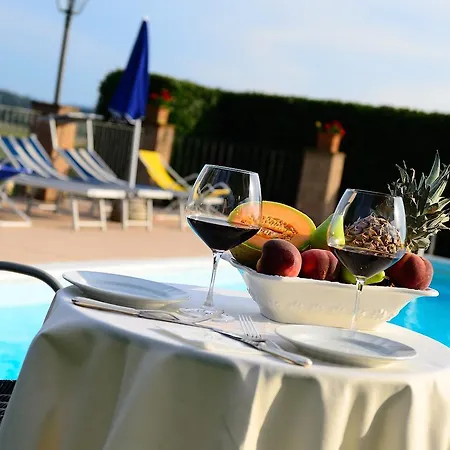 Ośrodek wypoczynkowy Borgo Mandoleto - Country & 2*